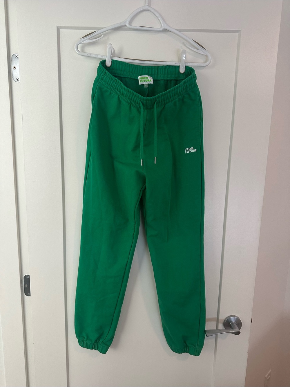 FROM FUTURE - sweatpants in green